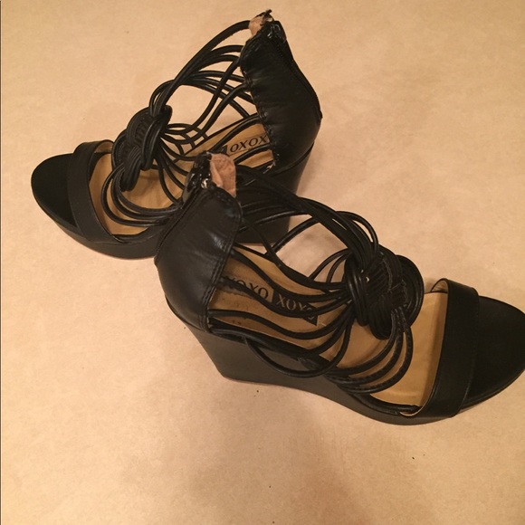 XOXO sandals worn a few times - Picture 2 of 7